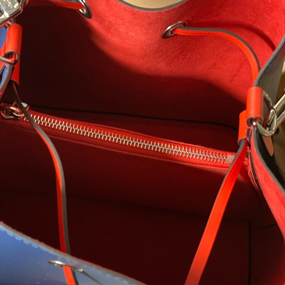 Louis Vuitton bag - Picture 2 of 4